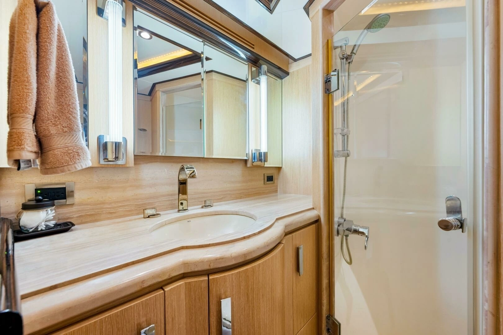2010 Ocean Alexander 83 Motor Yacht - Image 43