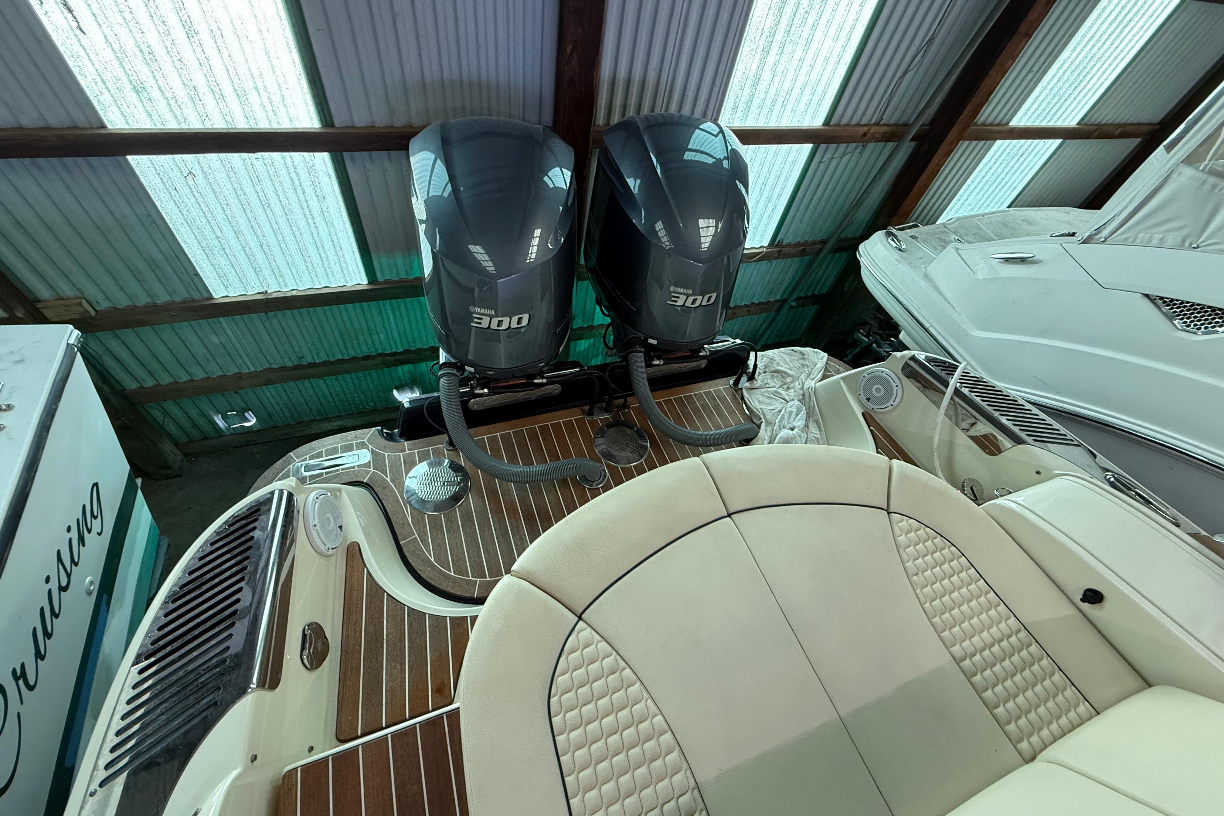 2021 Chris-Craft Launch 31 GT with twin Yamaha 300 engines in a covered dock.