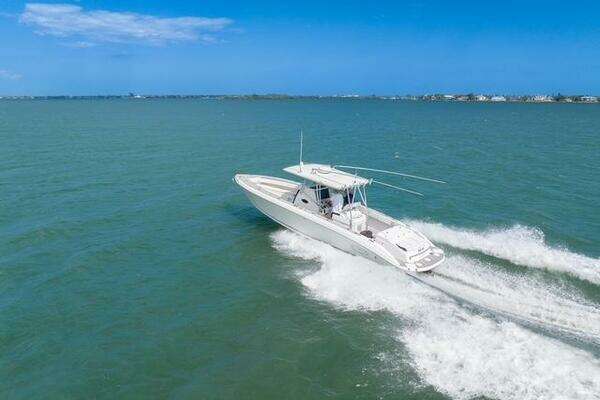 2007 Spectre 37 Center Console