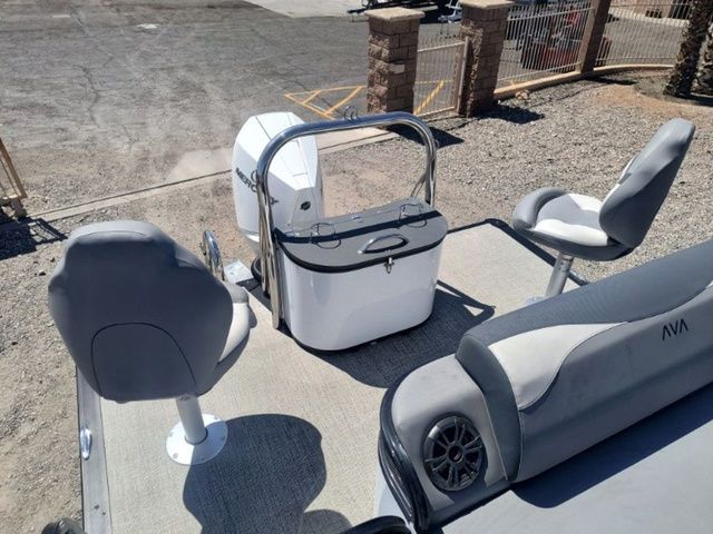 2025 Avalon LSZ 2385 Versatile Rear Lounger - 8