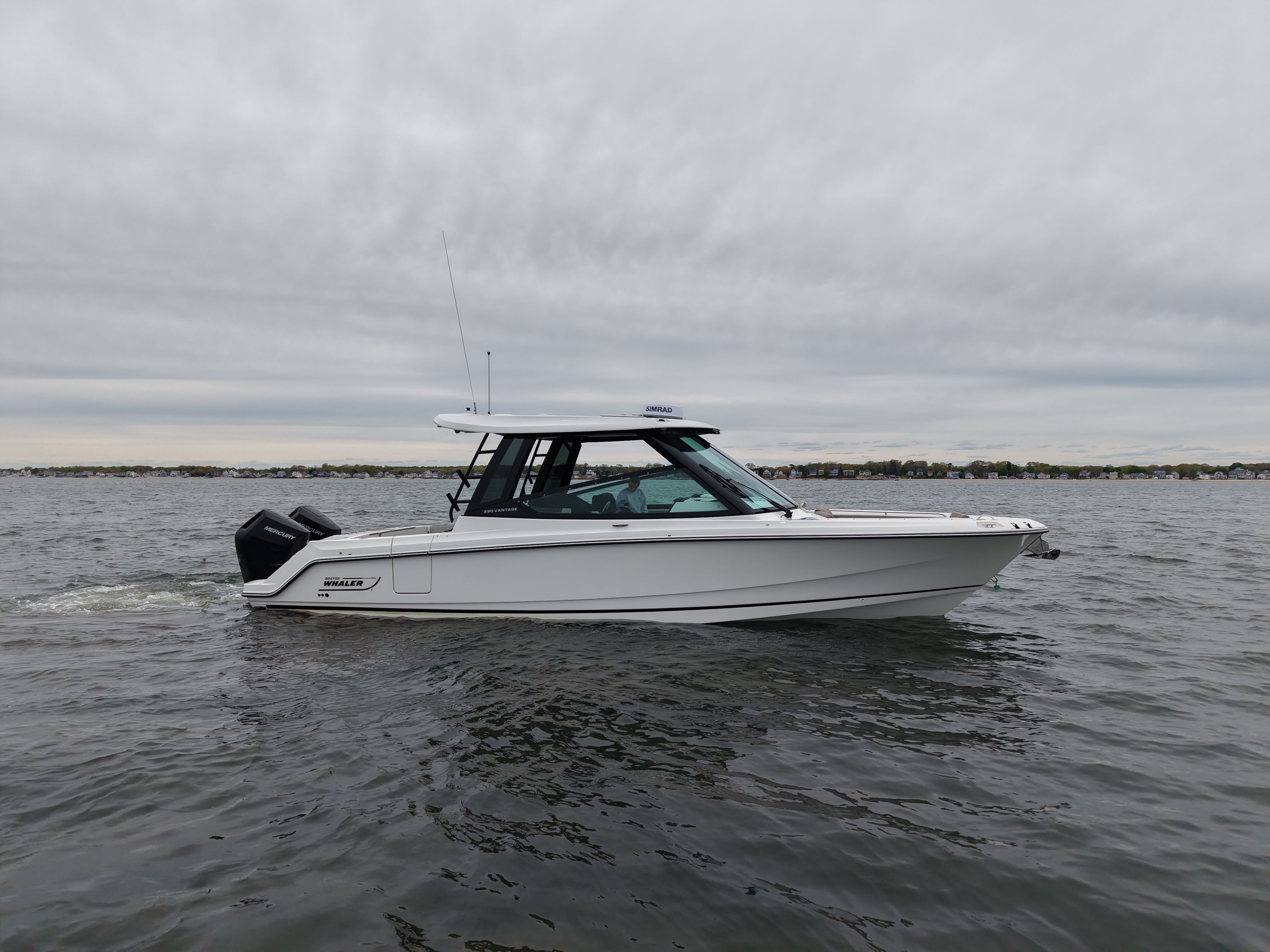 2026 Boston Whaler 330 Vantage