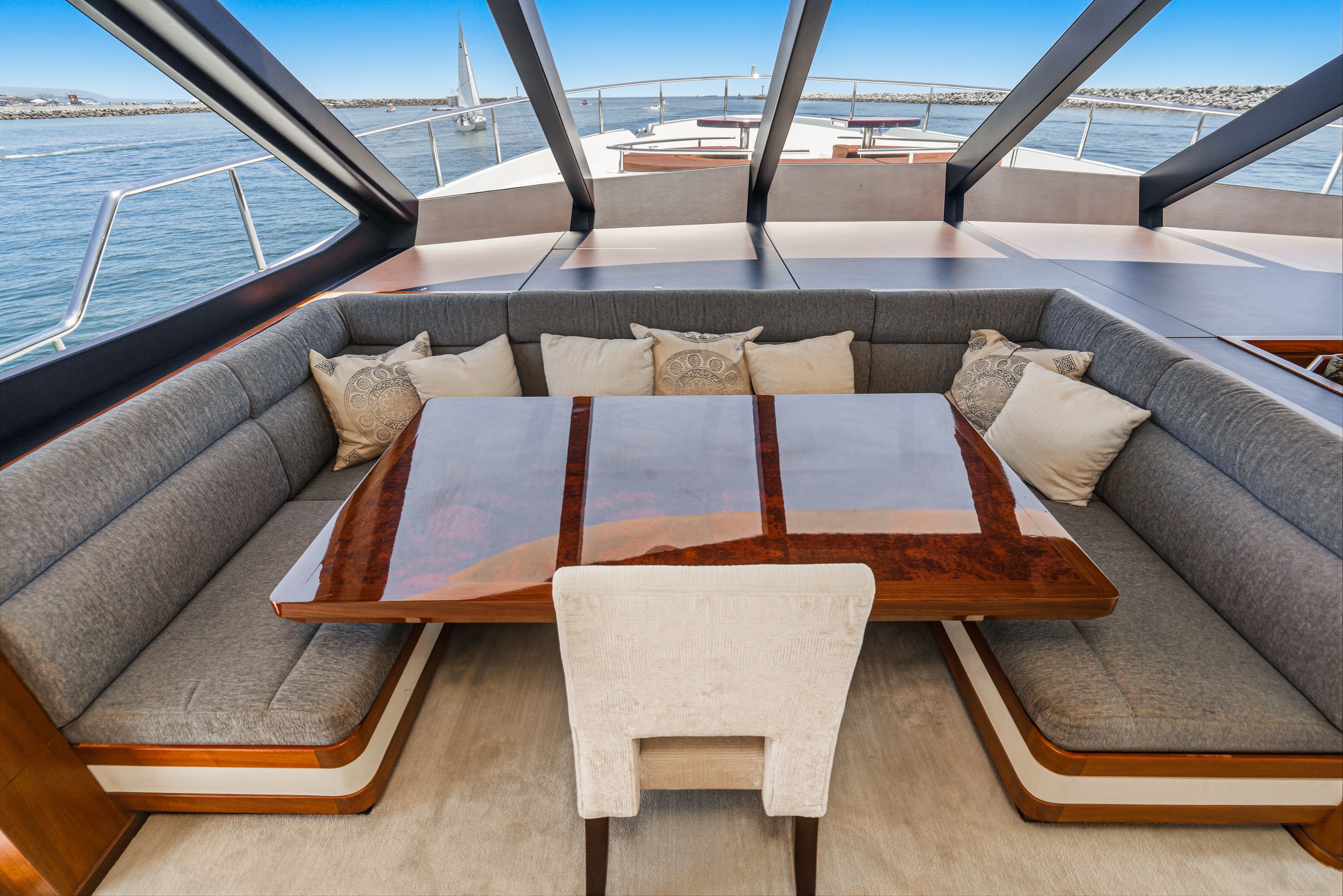 2015 Ocean Alexander 90 Skylounge Motoryacht - 54