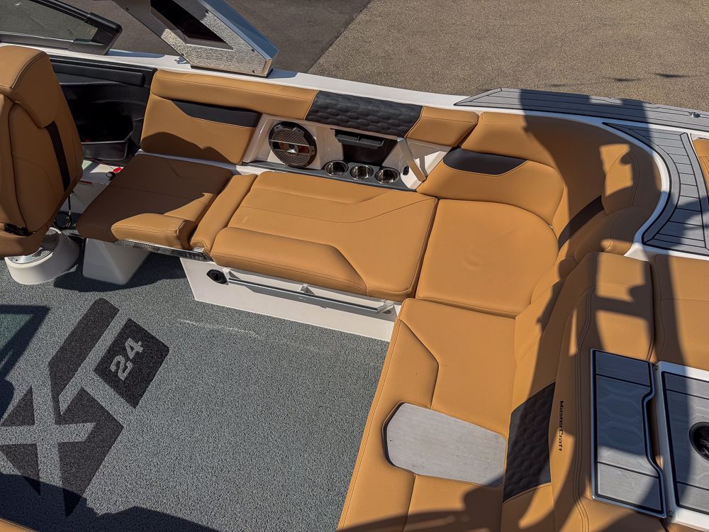 2022 MasterCraft XT24 - 16
