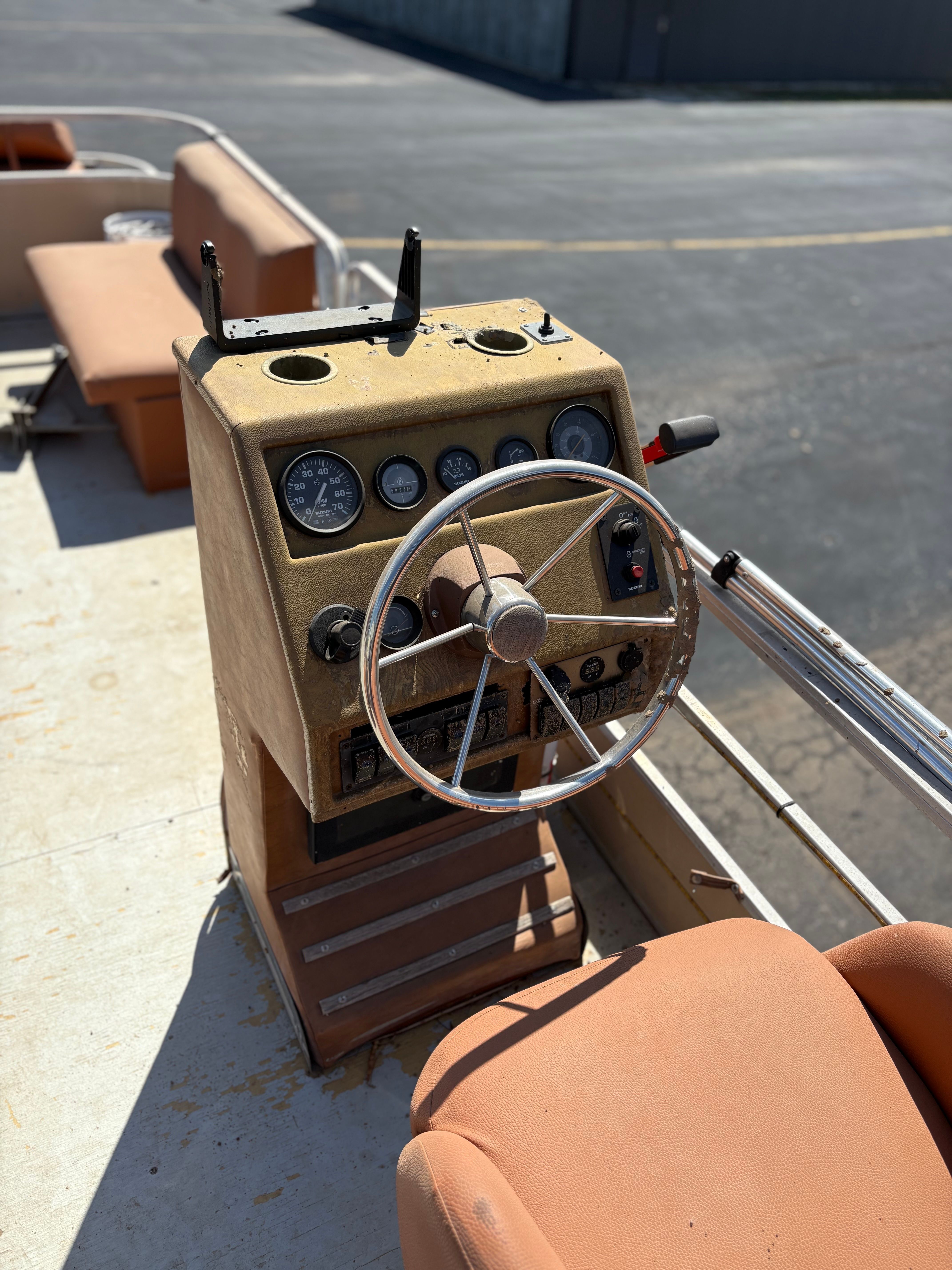 1985 Sun Tracker Party Barge - 18