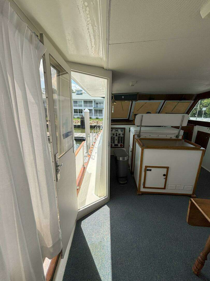 1972 Matthews 4 Flush Deck - Image 29