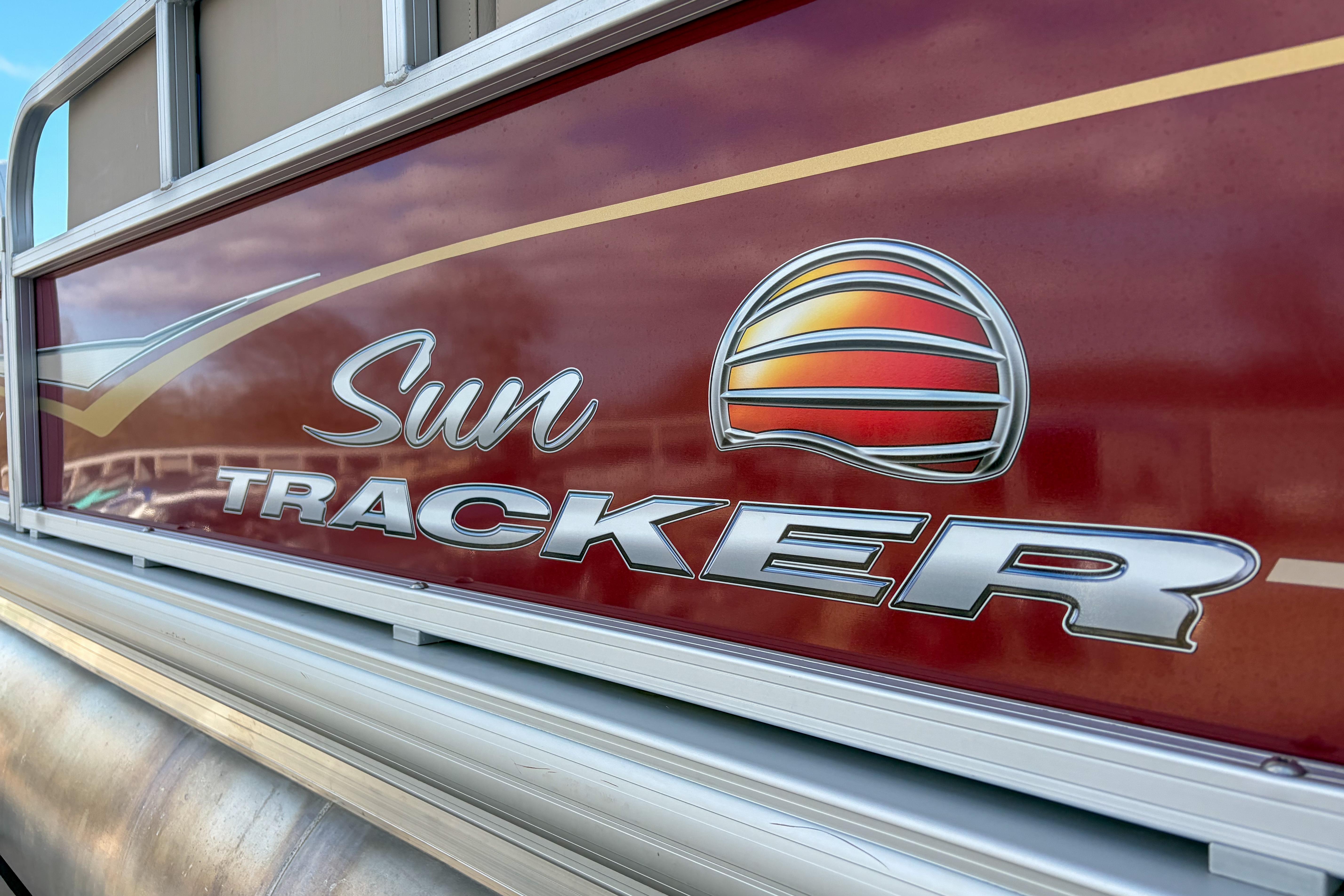 2024 Sun Tracker Bass Buggy 18 DLX logo on a red boat panel.