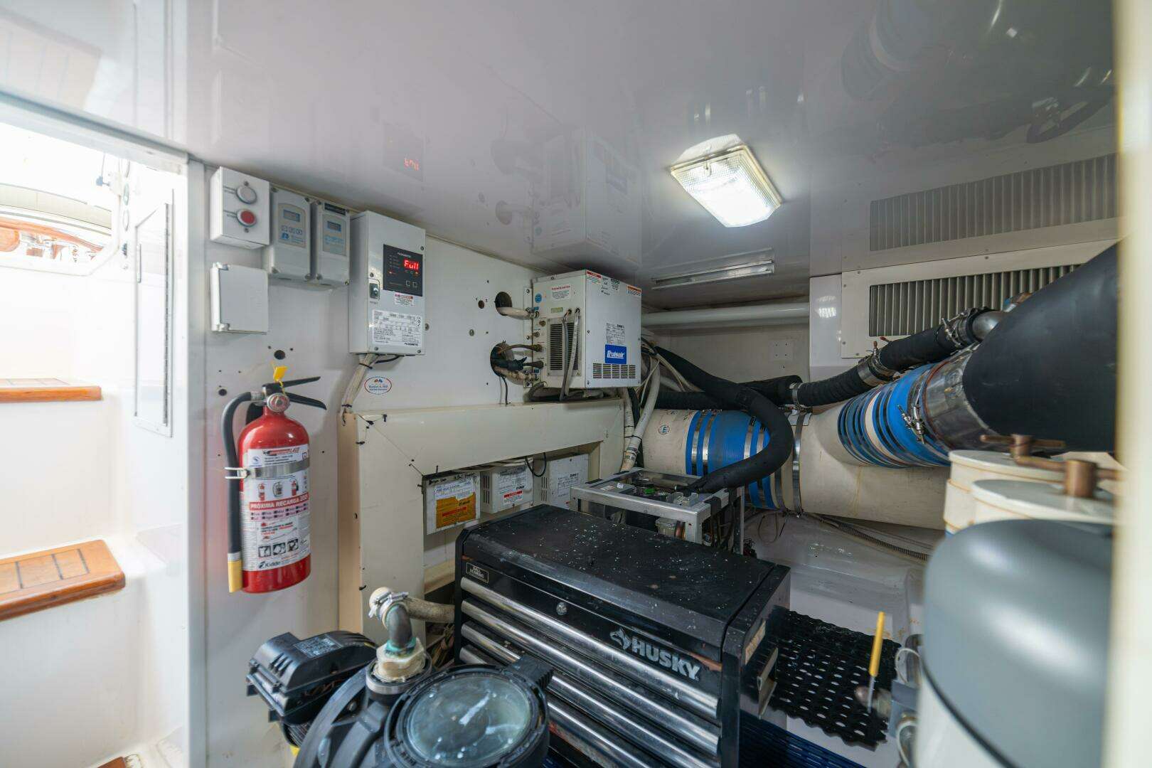 2006 Viking 56 Convertible - Image 68