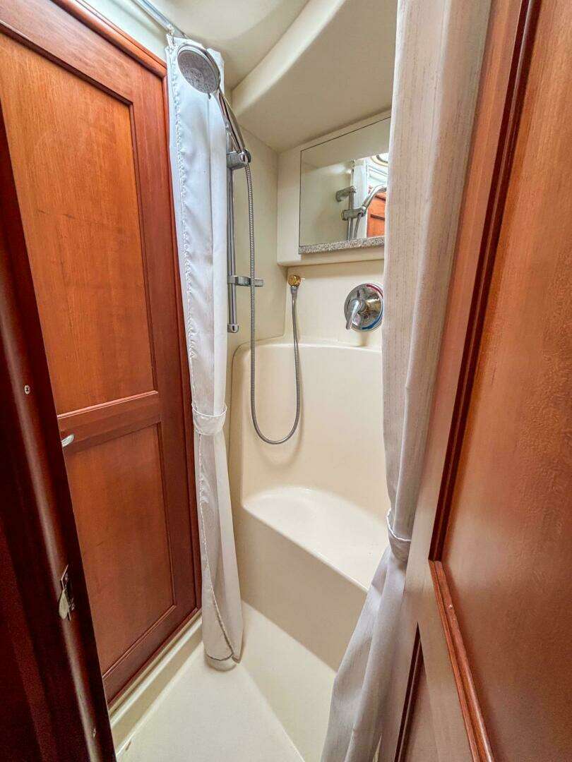 2007 Silverton 38 Convertible - Image 19