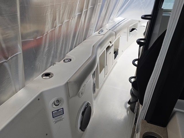 2021 Boston Whaler 380 Outrage - 33