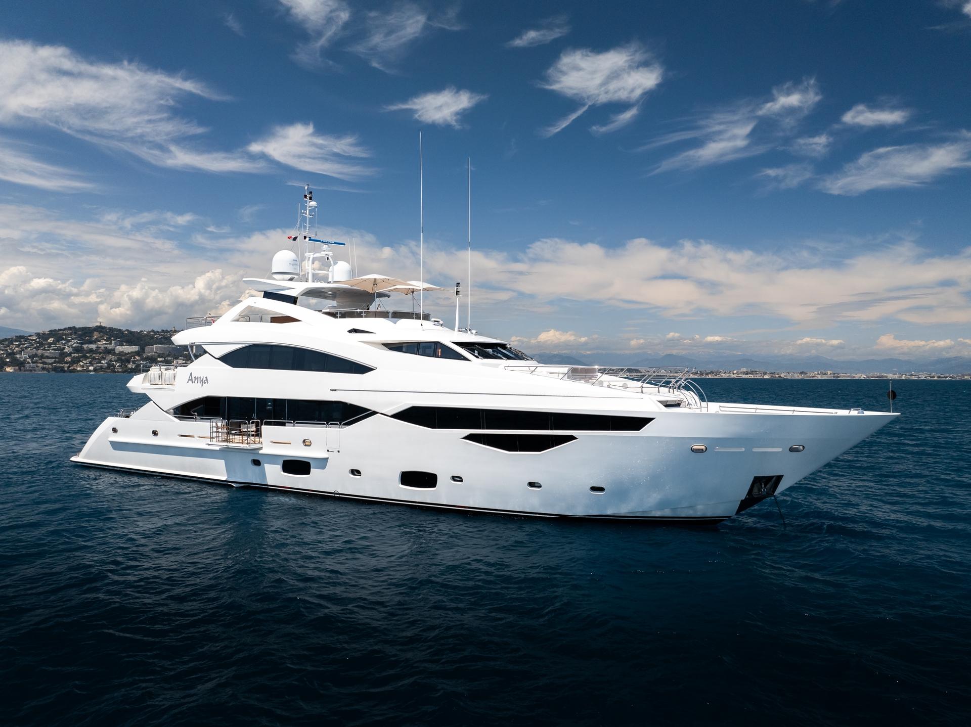 2015 Sunseeker 131 Yacht