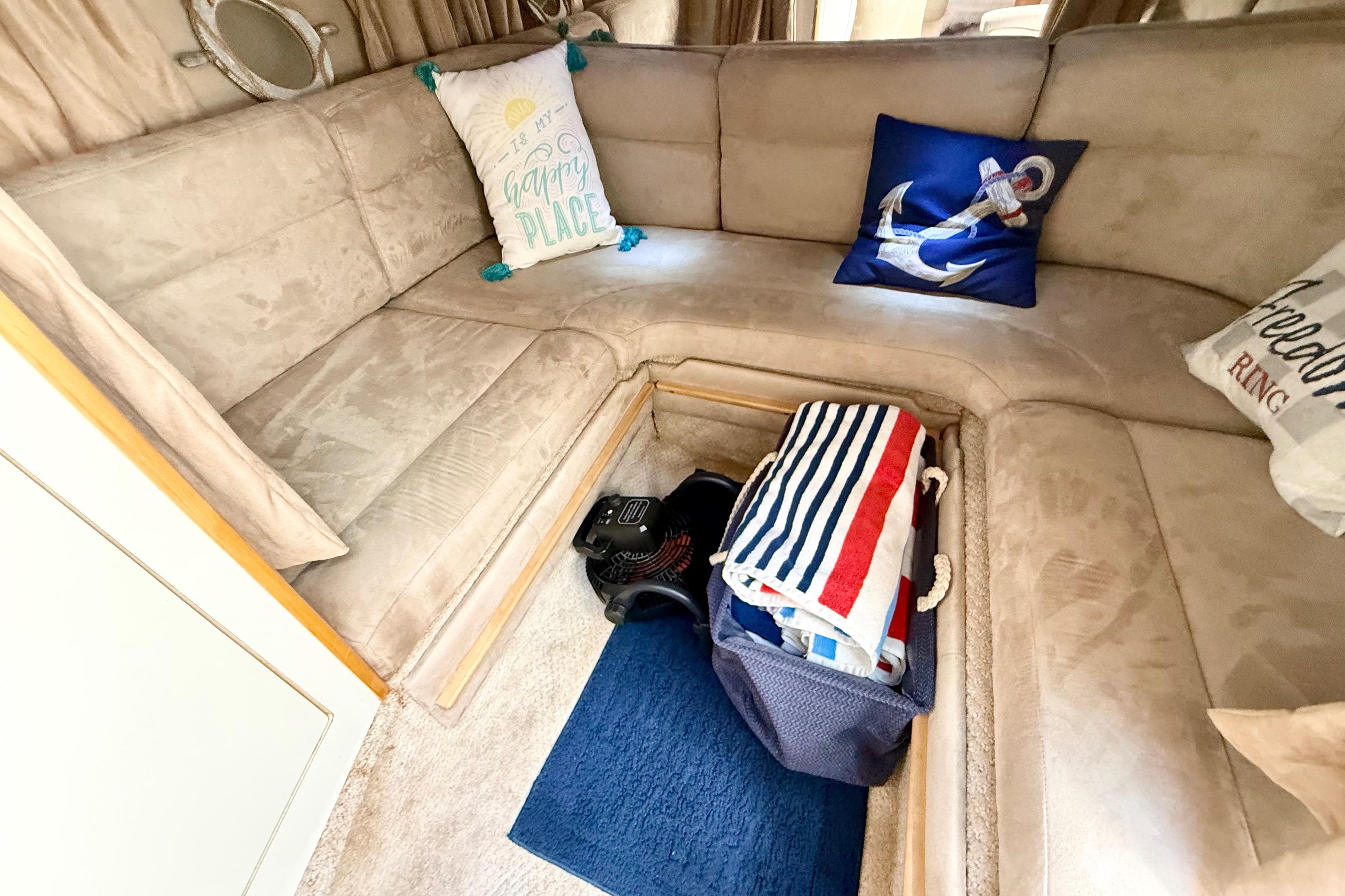 1999 Chaparral Signature 300 cabin interior with cozy seating and nautical-themed pillows.
