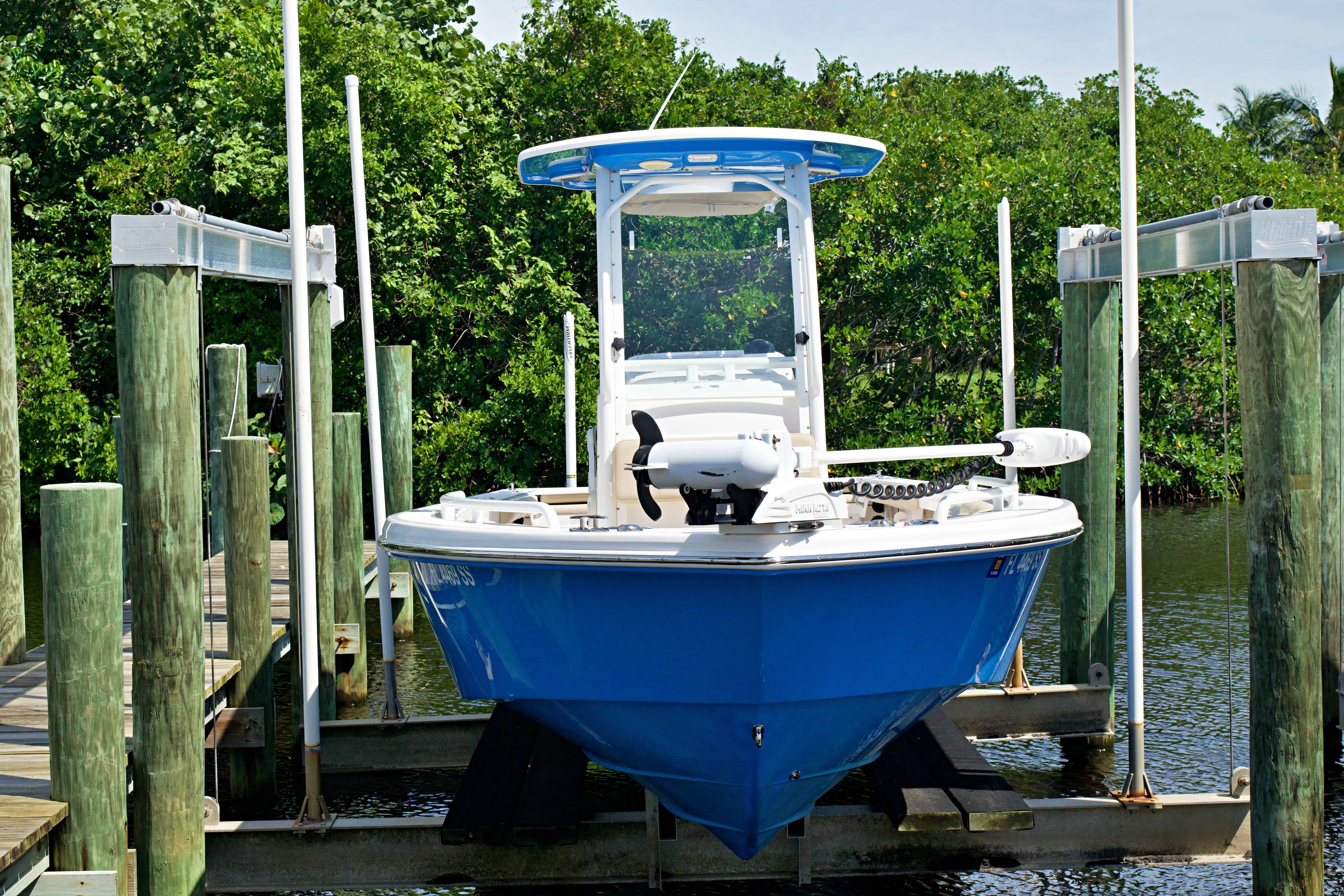 2020 Everglades 243 Center Console