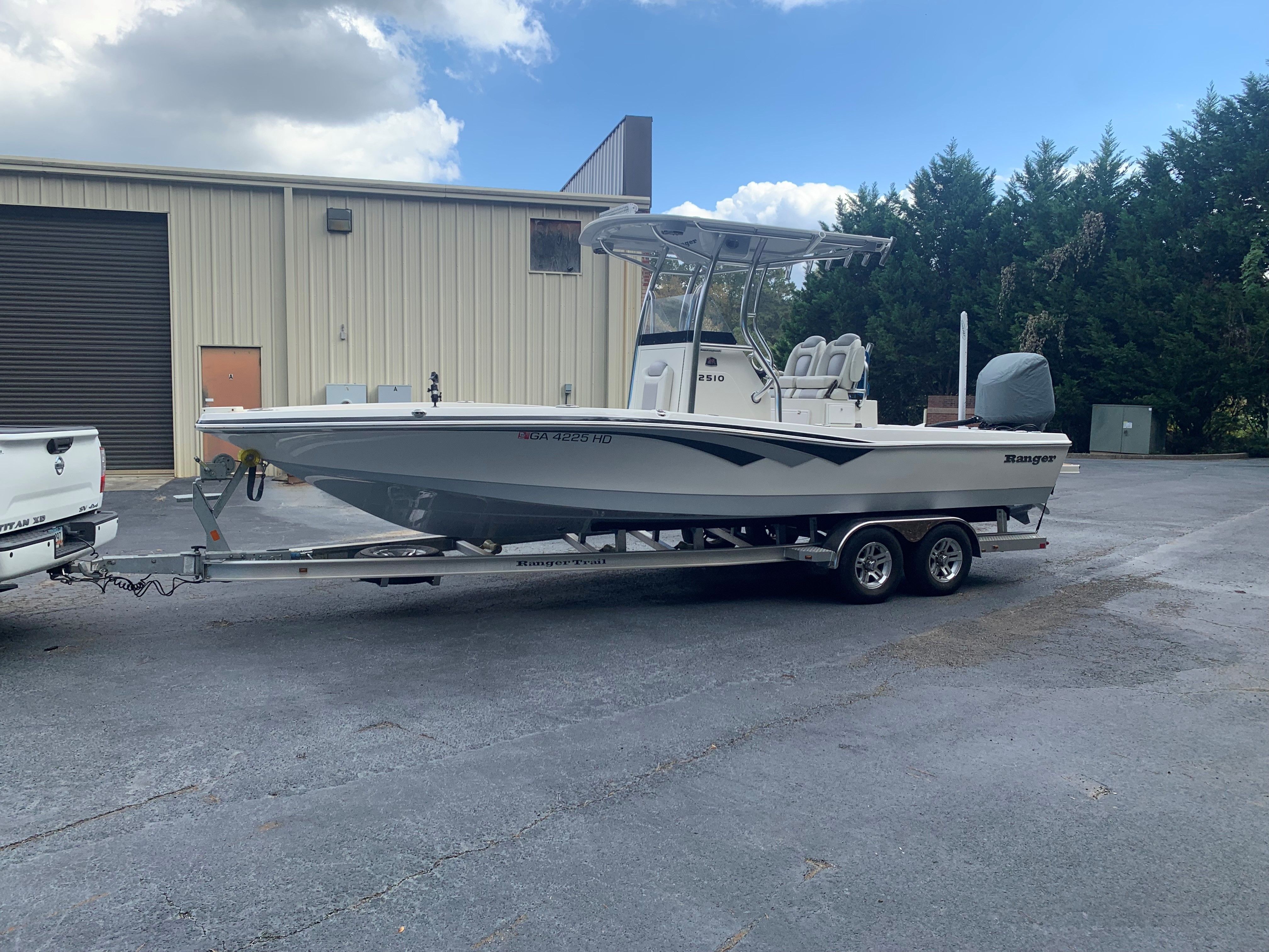 2019 Ranger 2510 Bay Ranger