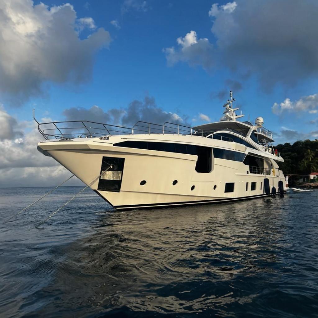 2022 Azimut Grande 35M