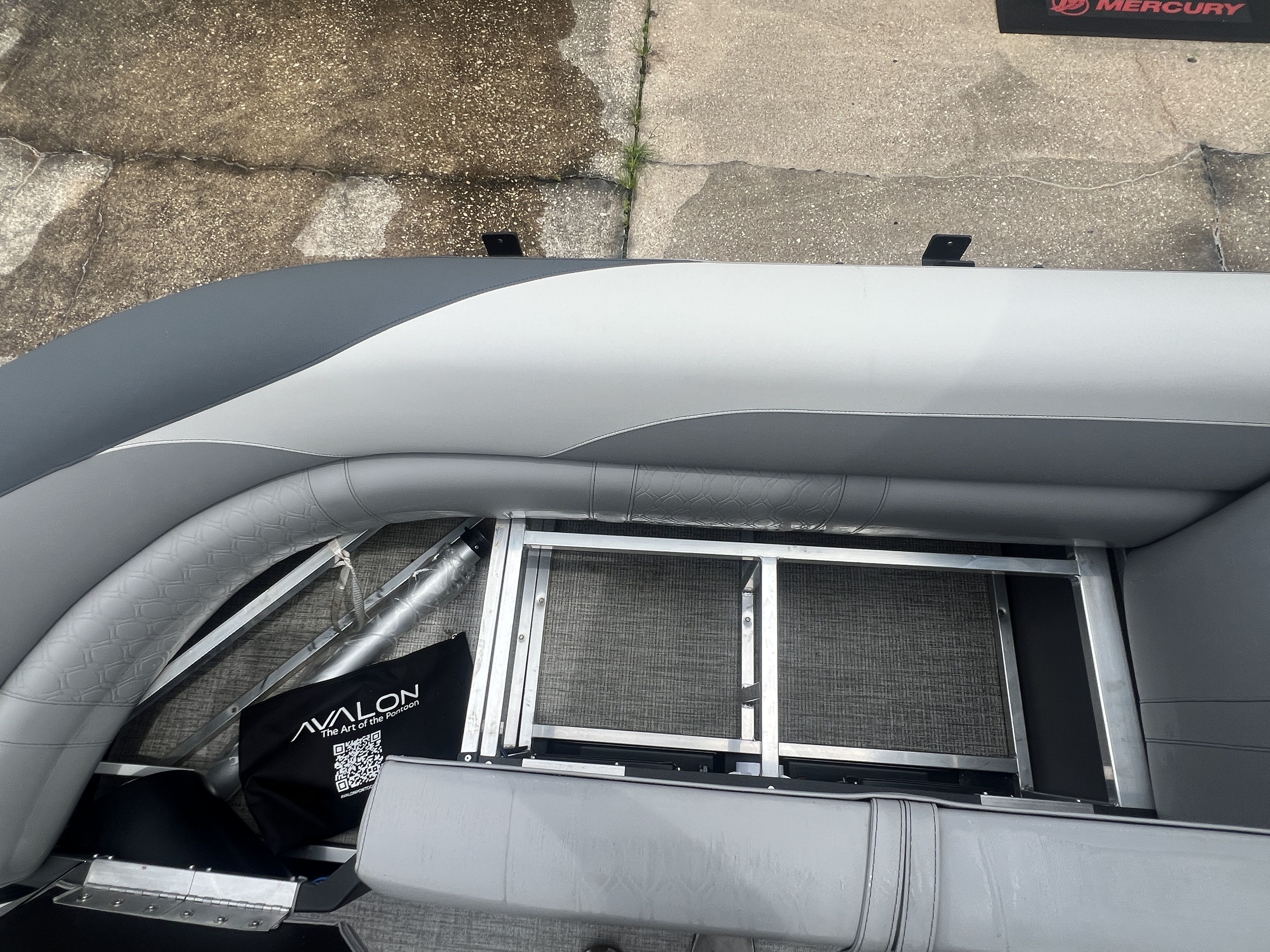 2025 Avalon LSZ Versatile Rear Bench - 23' - 11
