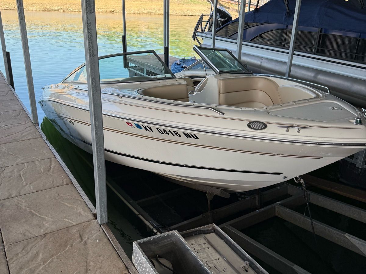 1998 Sea Ray 210 Bow Rider - 11