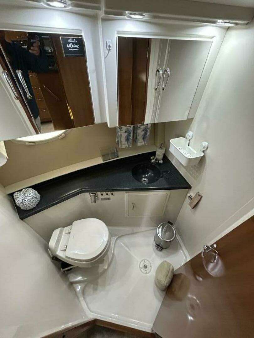 2005 Carver 366 MY - Image 48