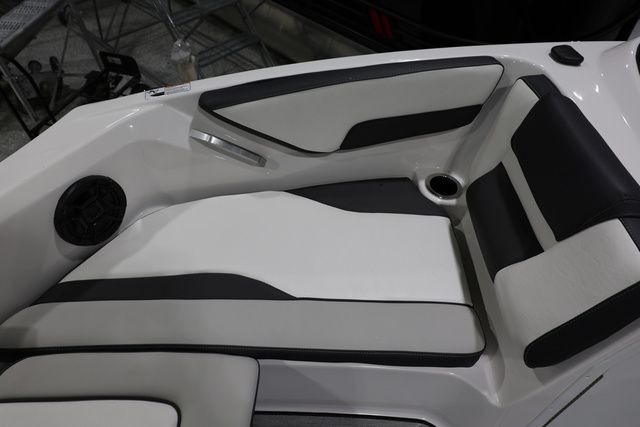 2026 Yamaha Boats AR 195 BOTH COLORS AVAILABLE - 22