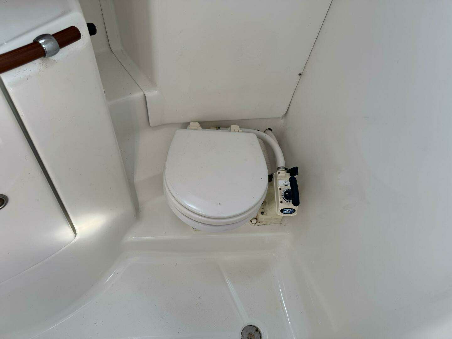 2005 Beneteau Oceanis 331 - Image 16