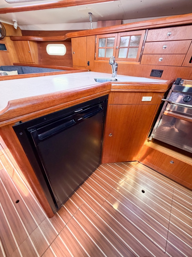 2005 Hunter 36 - Image 59