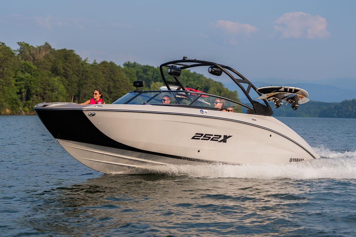 Manufacturer Provided Image: 2026 Yamaha Boats 252XE cruising on a scenic lake with passengers enjoying the ride.