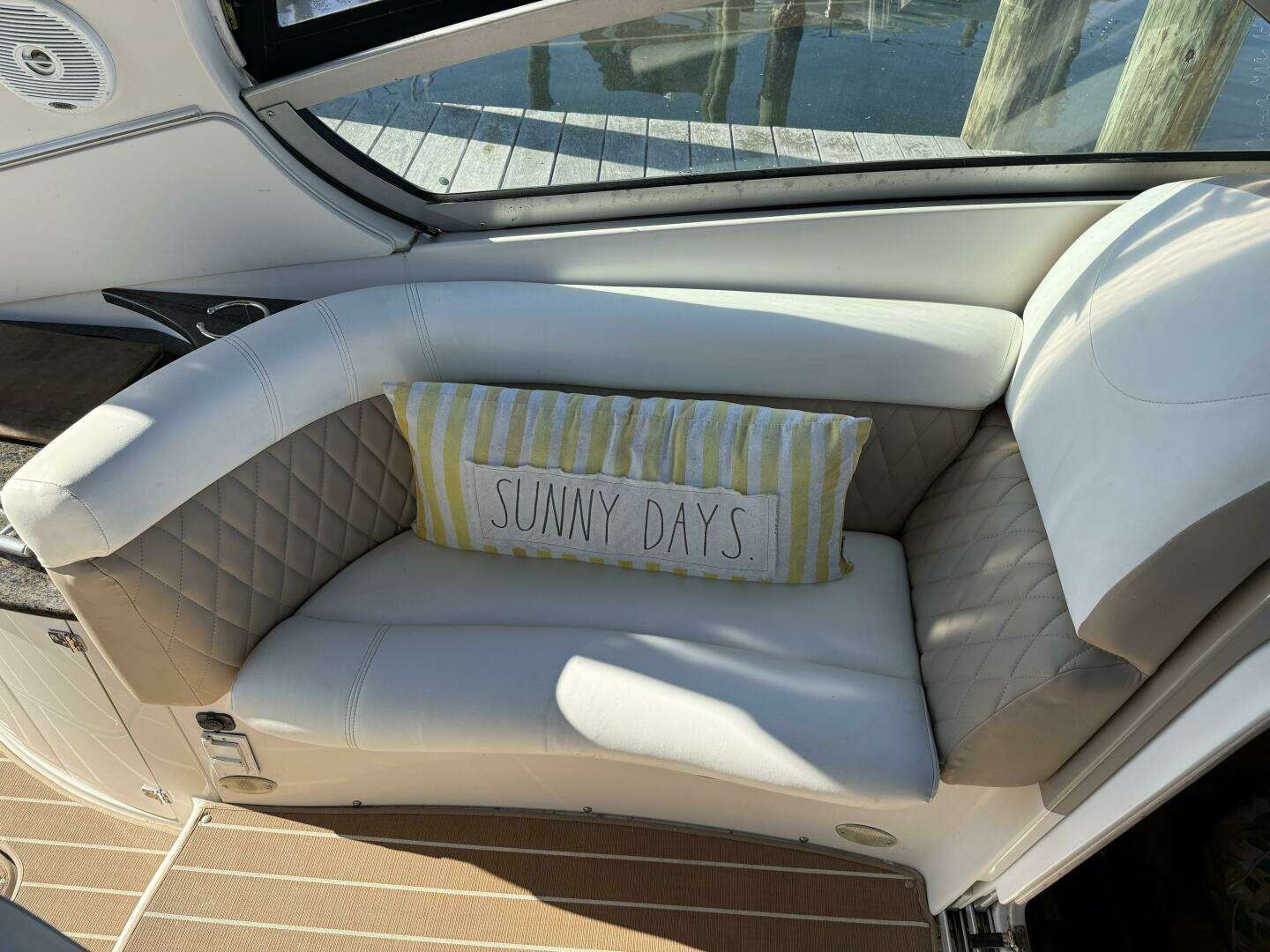 2006 Four Winns 318 Vista - Image 18