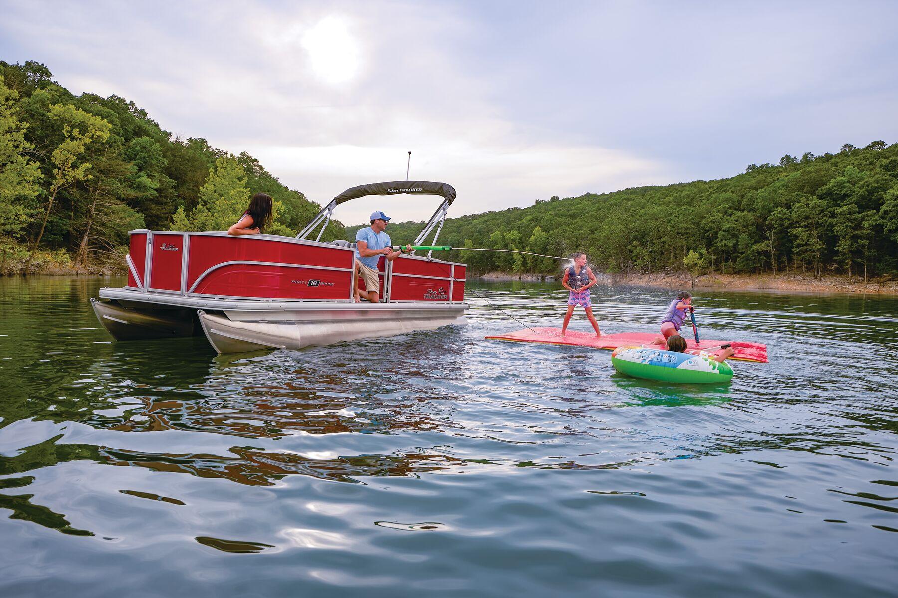 2026 Sun Tracker Party Barge 18 DLX - 13