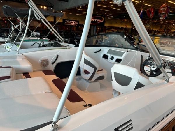 2023 Tahoe 185 S boat interior with white and maroon seating, steering wheel, and dashboard.