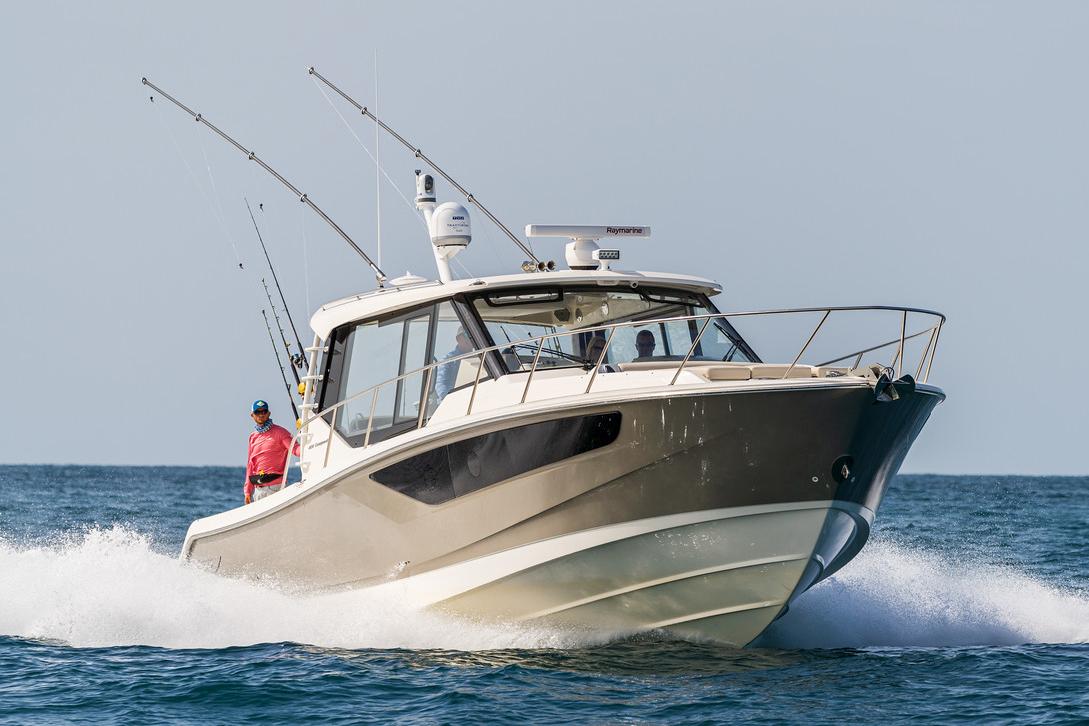 2027 Boston Whaler 405 Conquest