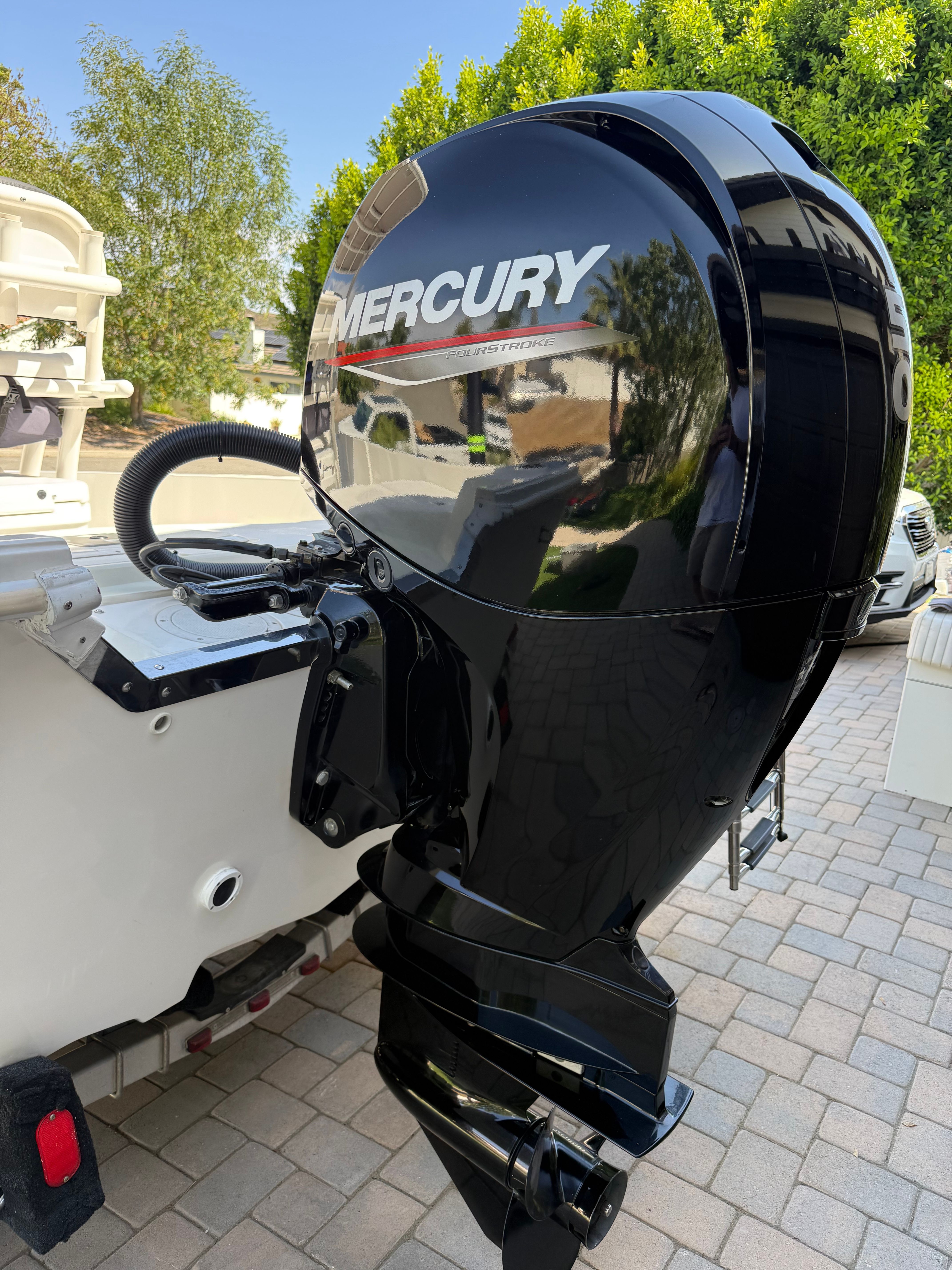 Mercury outboard motor on a 1998 Robalo 2100 Bay Hunter boat.