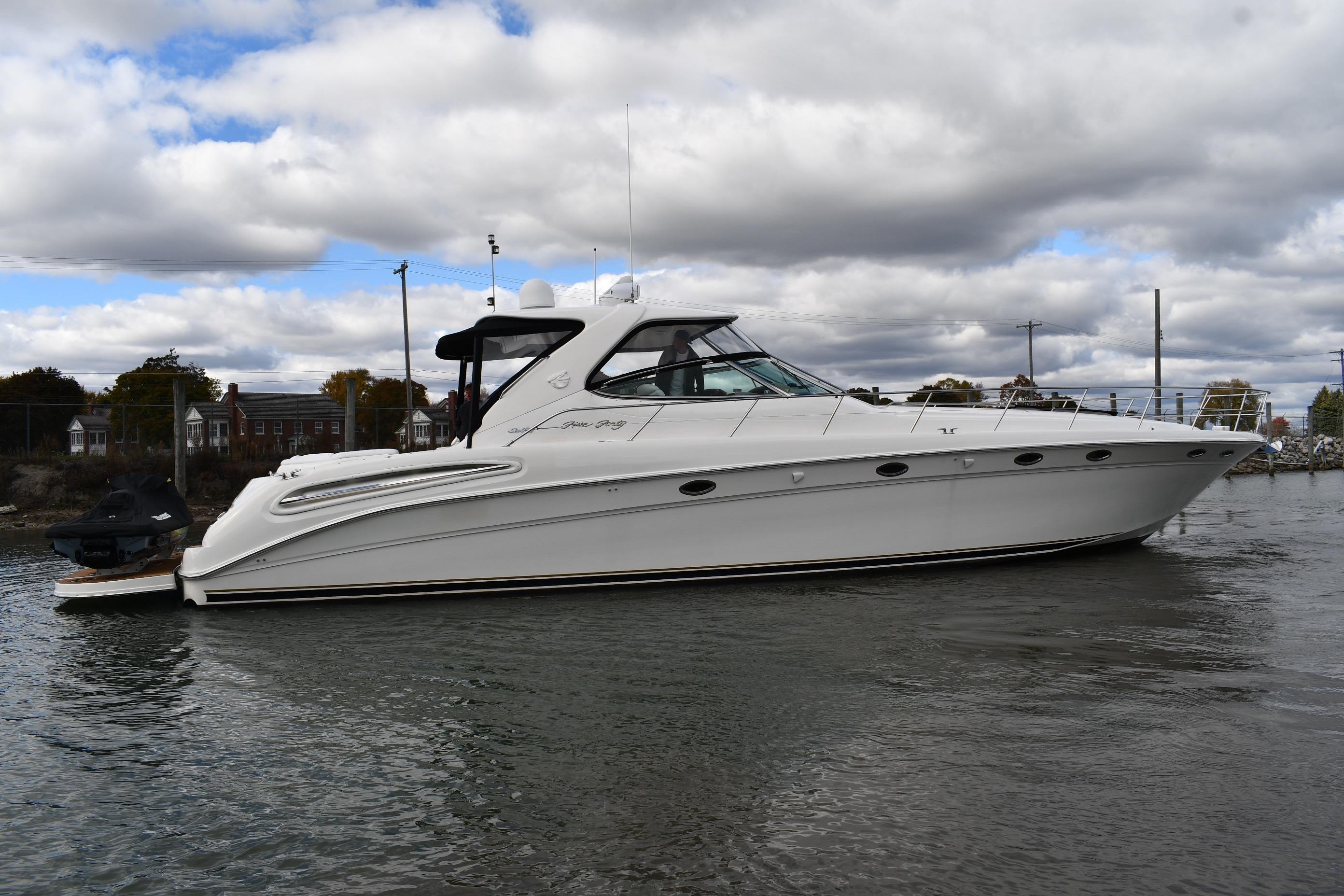 2001 Sea Ray 540 Sundancer yacht on calm water under cloudy skies.