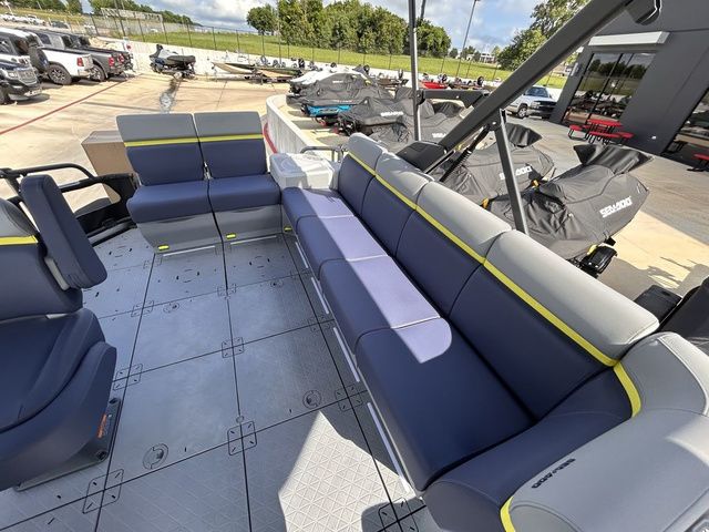2026 Sea-Doo Switch Cruise Limited™ 21 - 300 hp - Double Bimini - 13