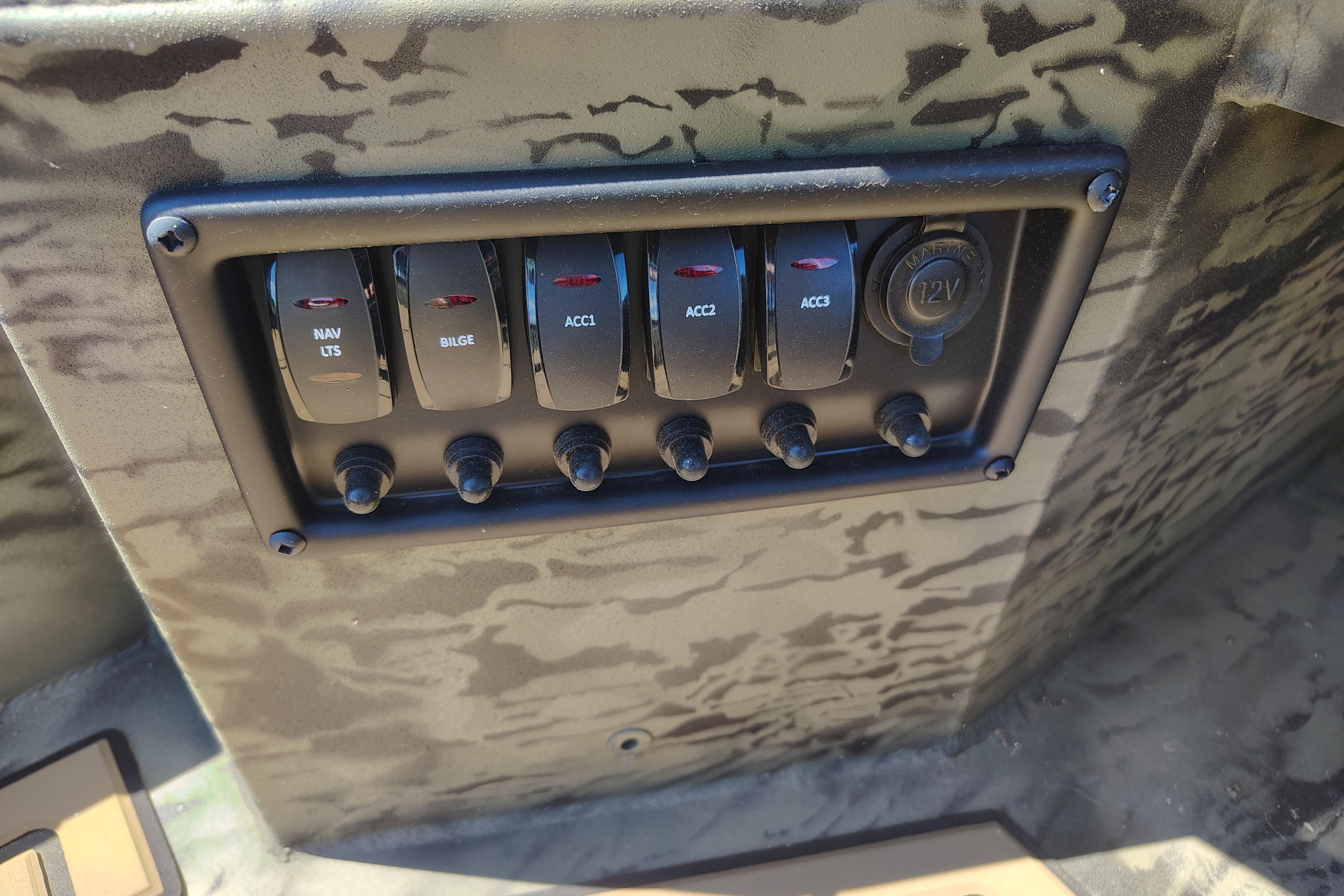 Control panel of 2026 Tracker Grizzly 1650 T Prairie Wings Edition boat.