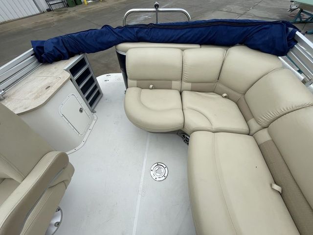 2019 SouthWind V23LC - 12