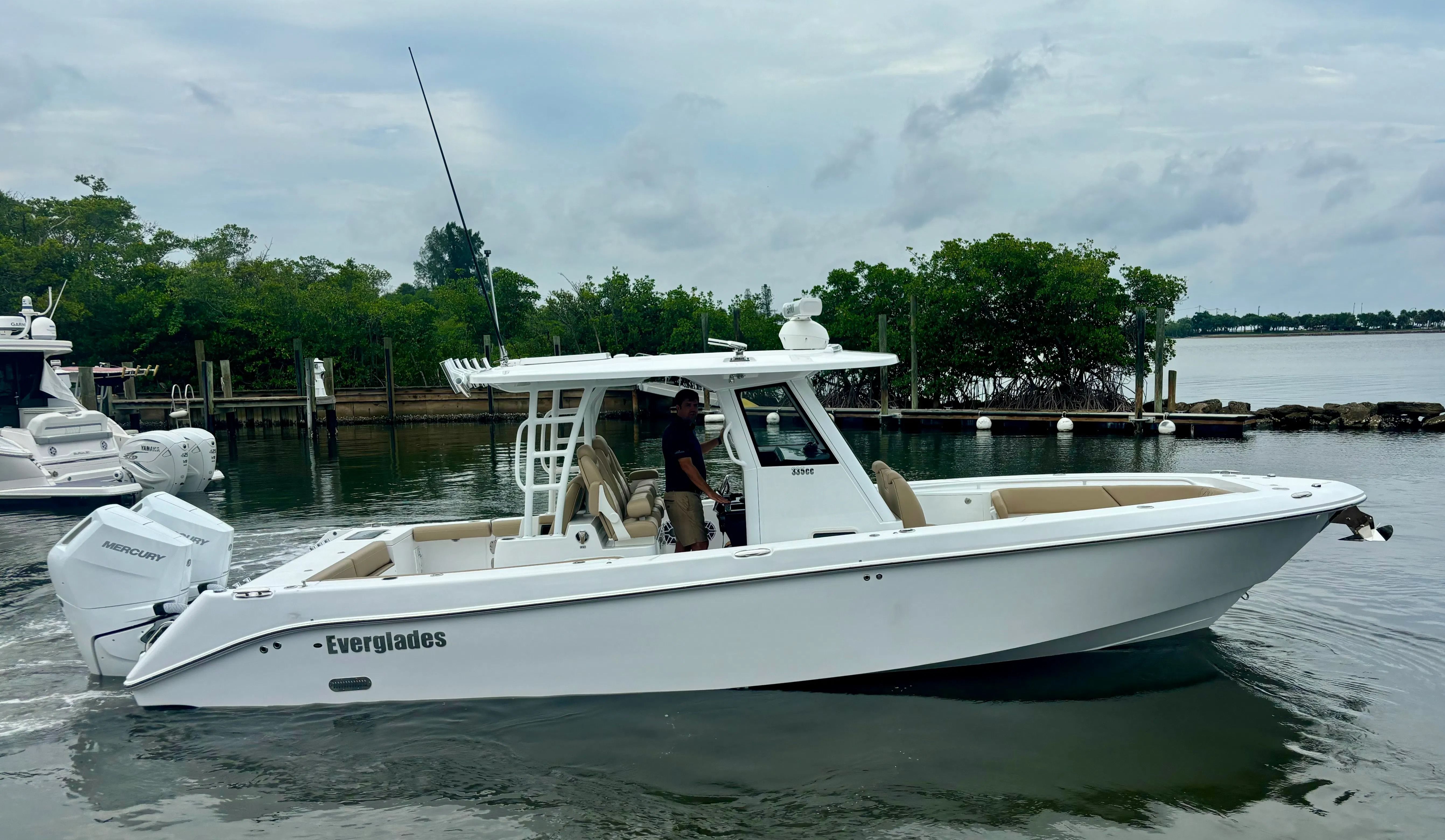 2025 Everglades 335 Center Console