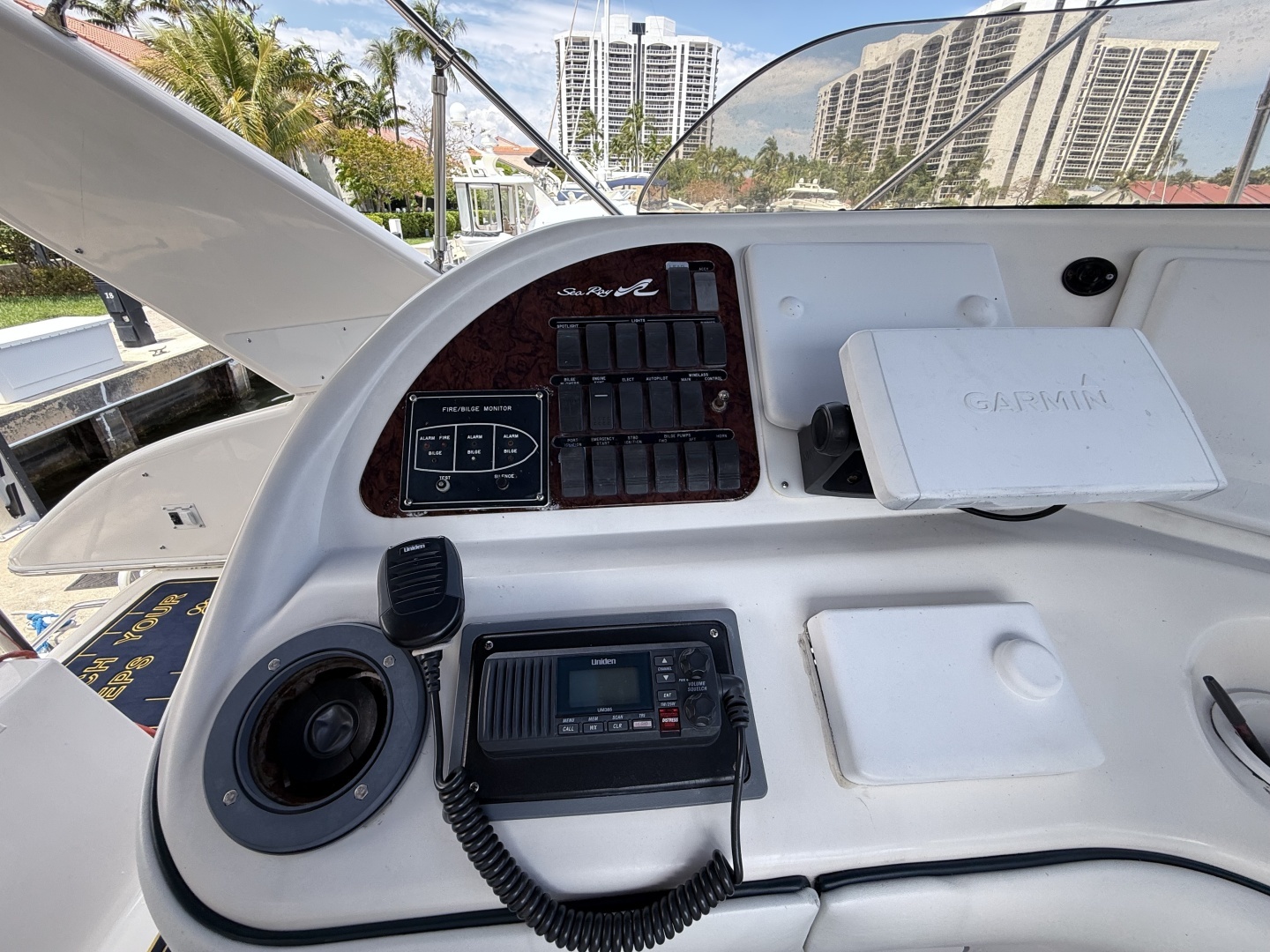 2001 Sea Ray 450 Express Bridge - Image 11