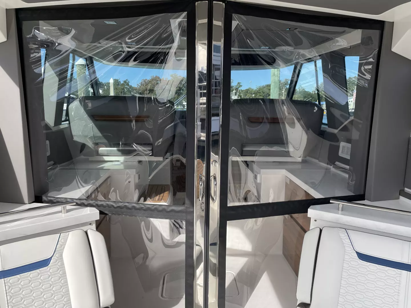 2021 Tiara Yachts 43 LE - Image 20
