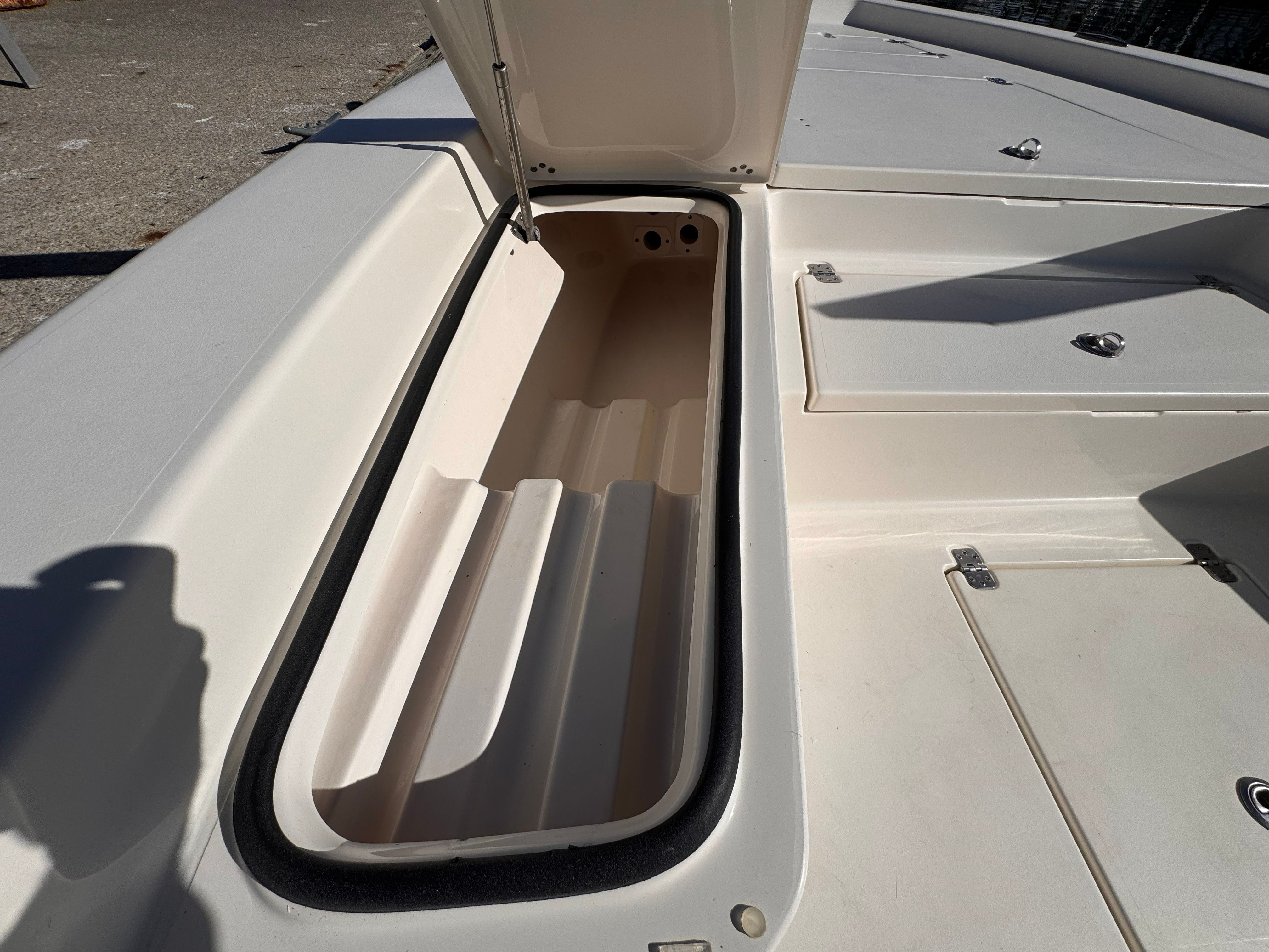 2018 Avenger AV26 - 8