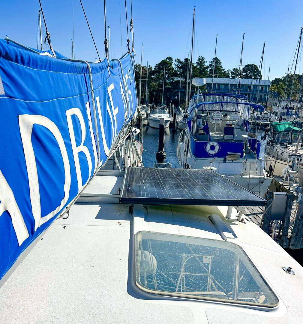 2010 Broadblue 435 - Image 21