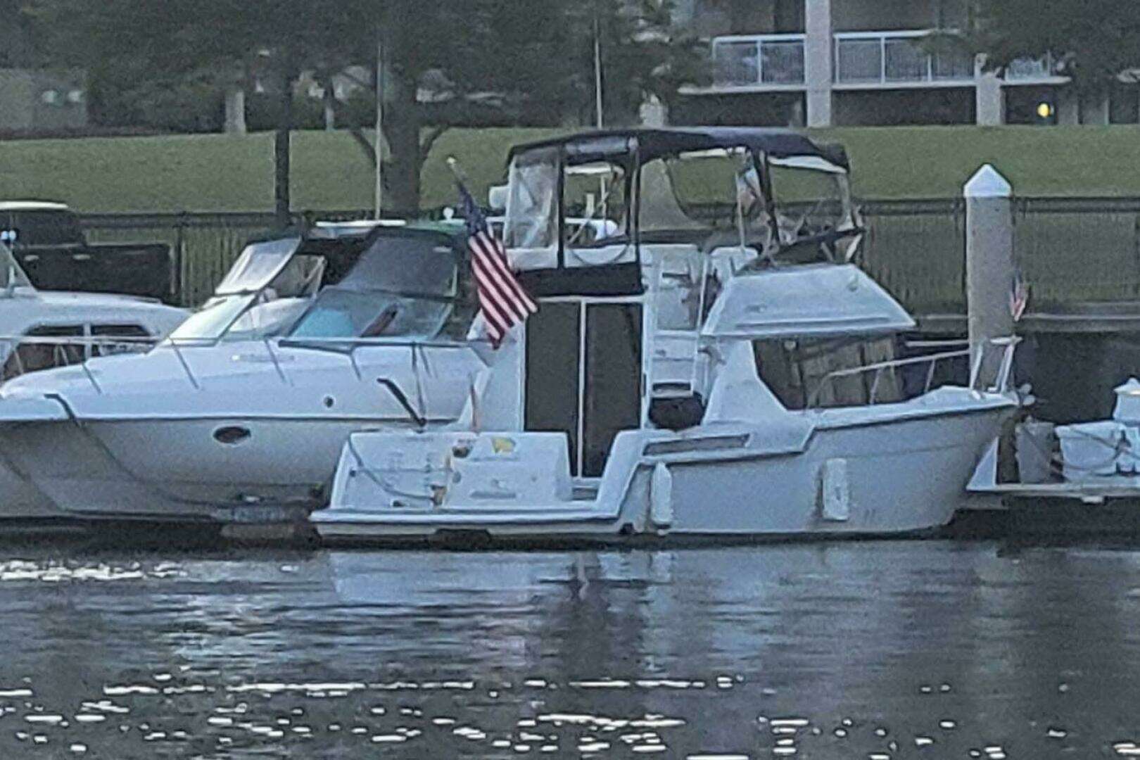1996 Carver 320 Voyager - Image 16