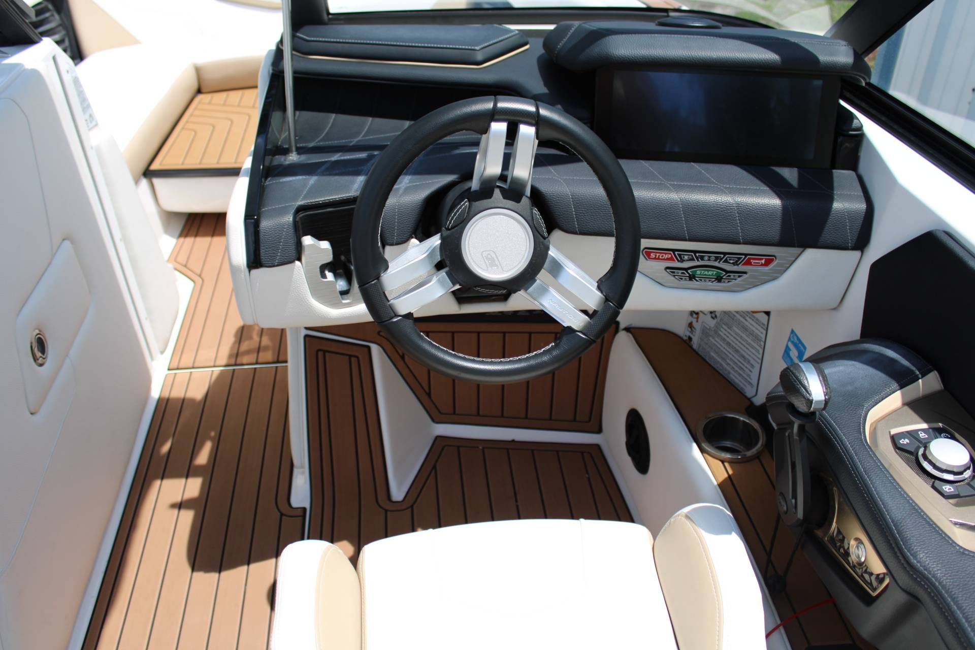 2022 Nautique G25 - 10