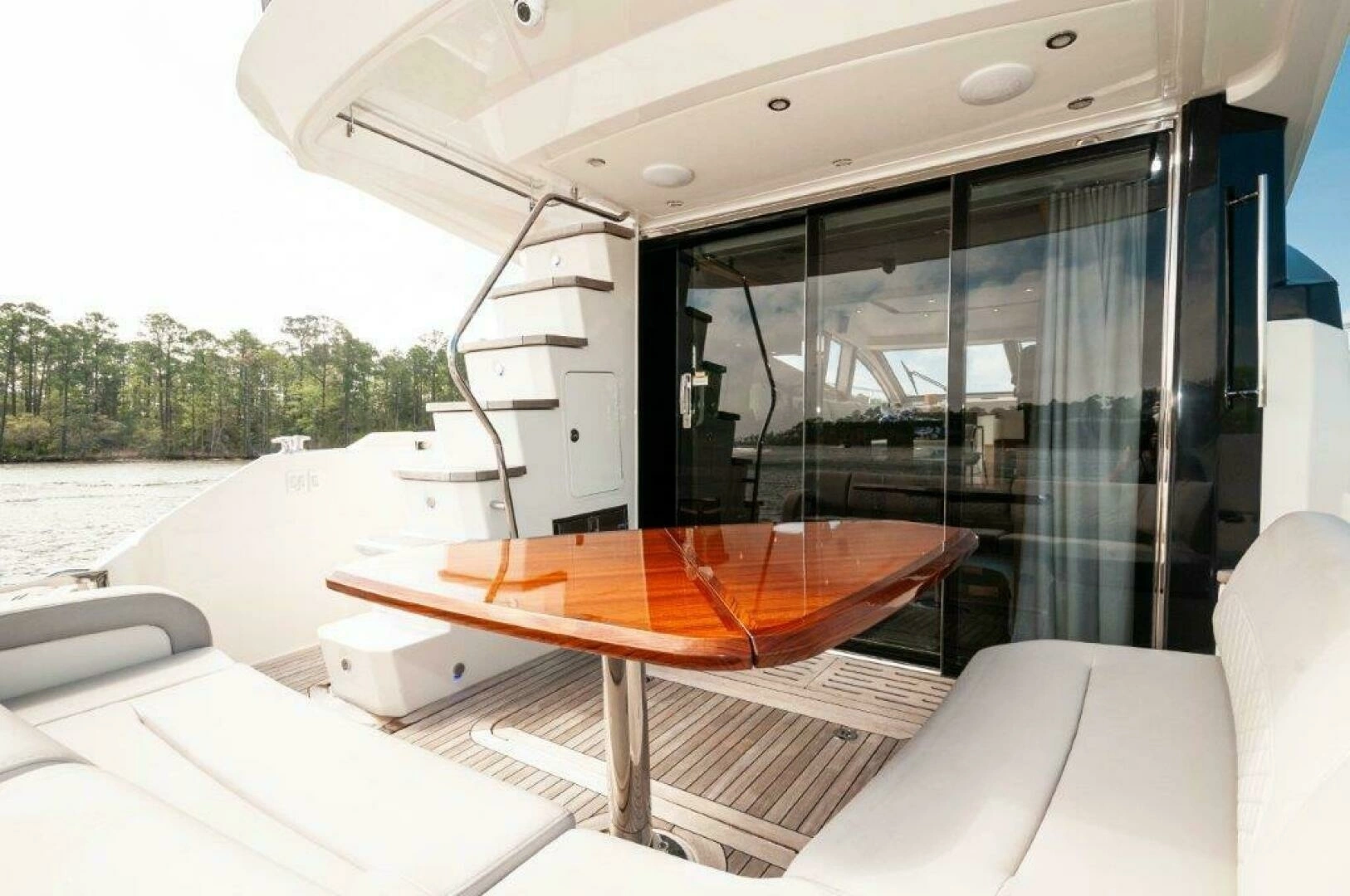2018 Sea Ray L550 Flybridge - Image 42