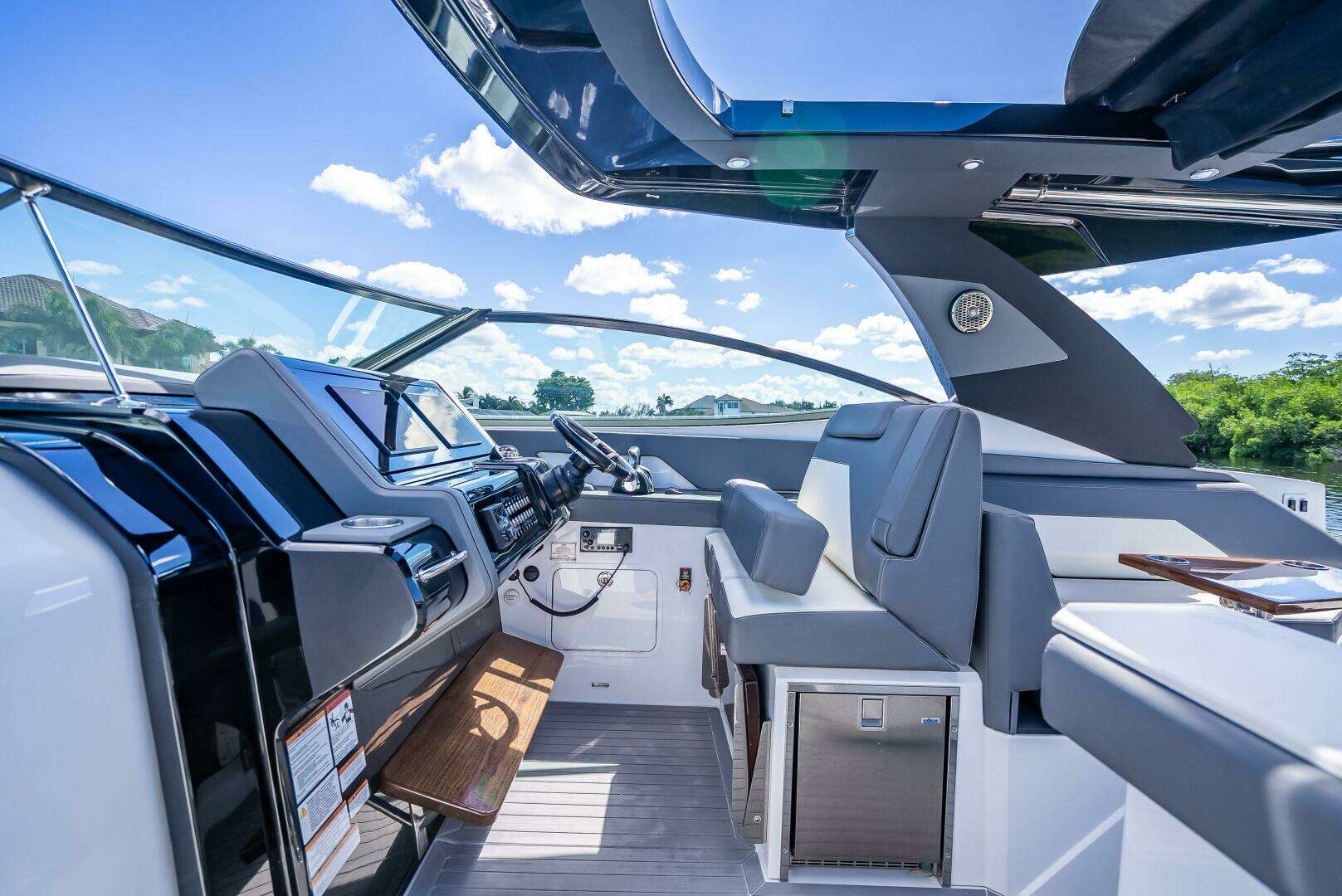 2022 Cruisers Yachts GLS OB - Image 26