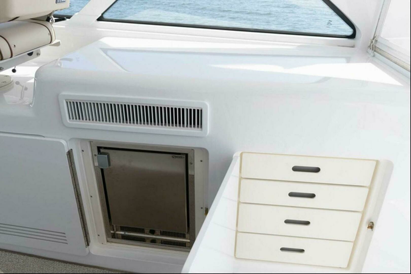 2015 Hatteras Express Sportfish - Image 19