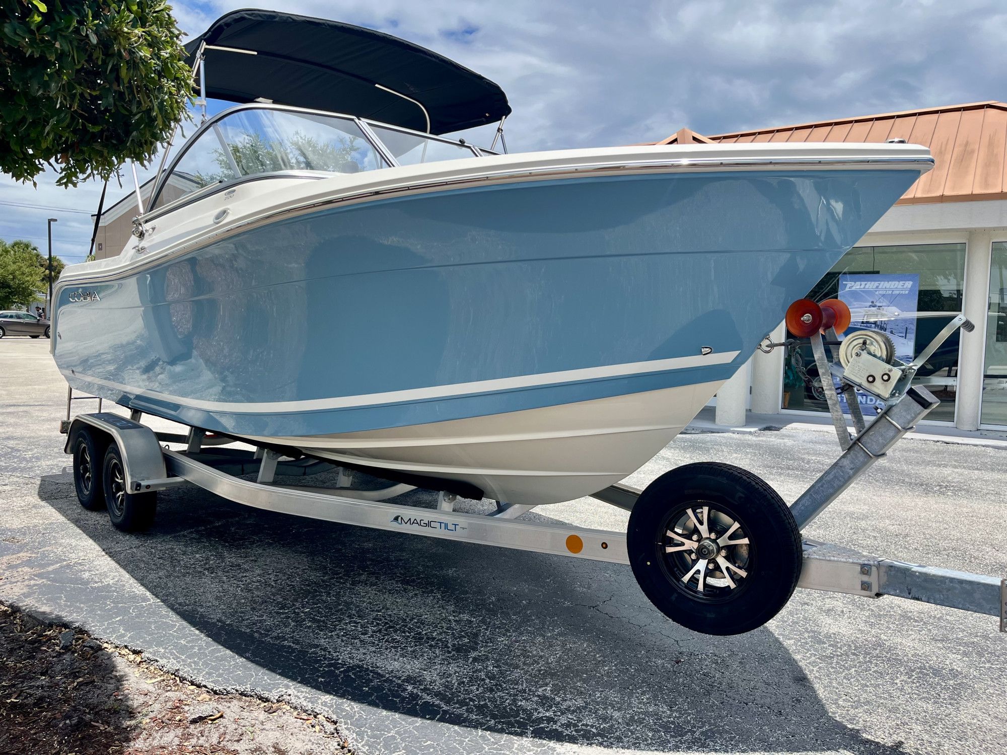 2024 Cobia 220 Dual Console - 3