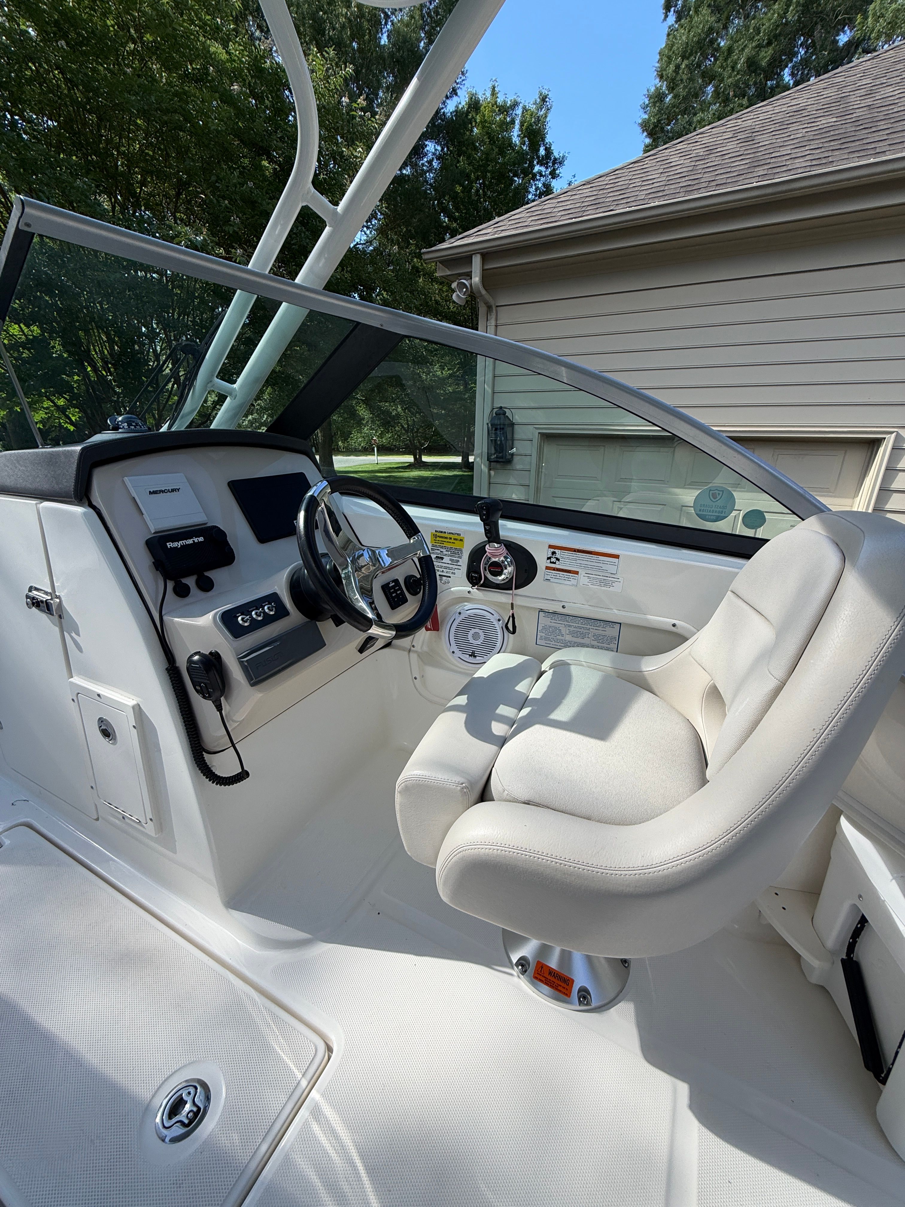2020 Boston Whaler Vantage 230 - 25