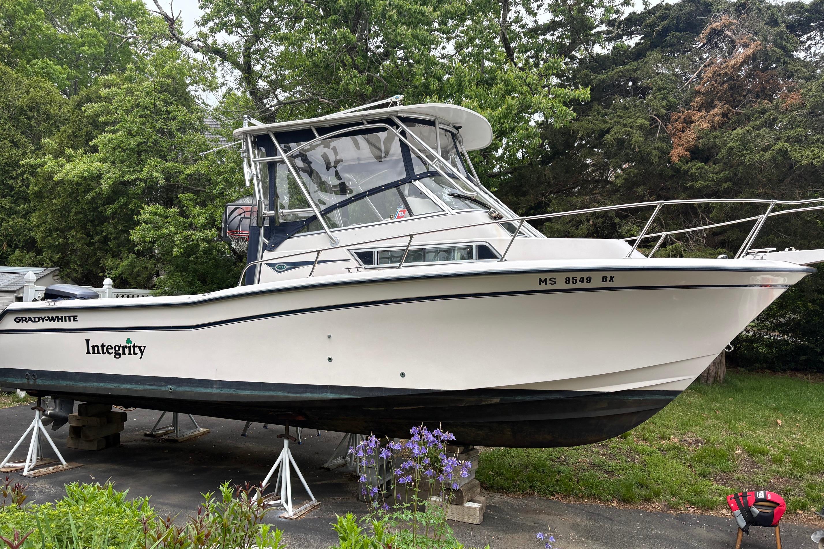 2001 Grady-White Islander 268