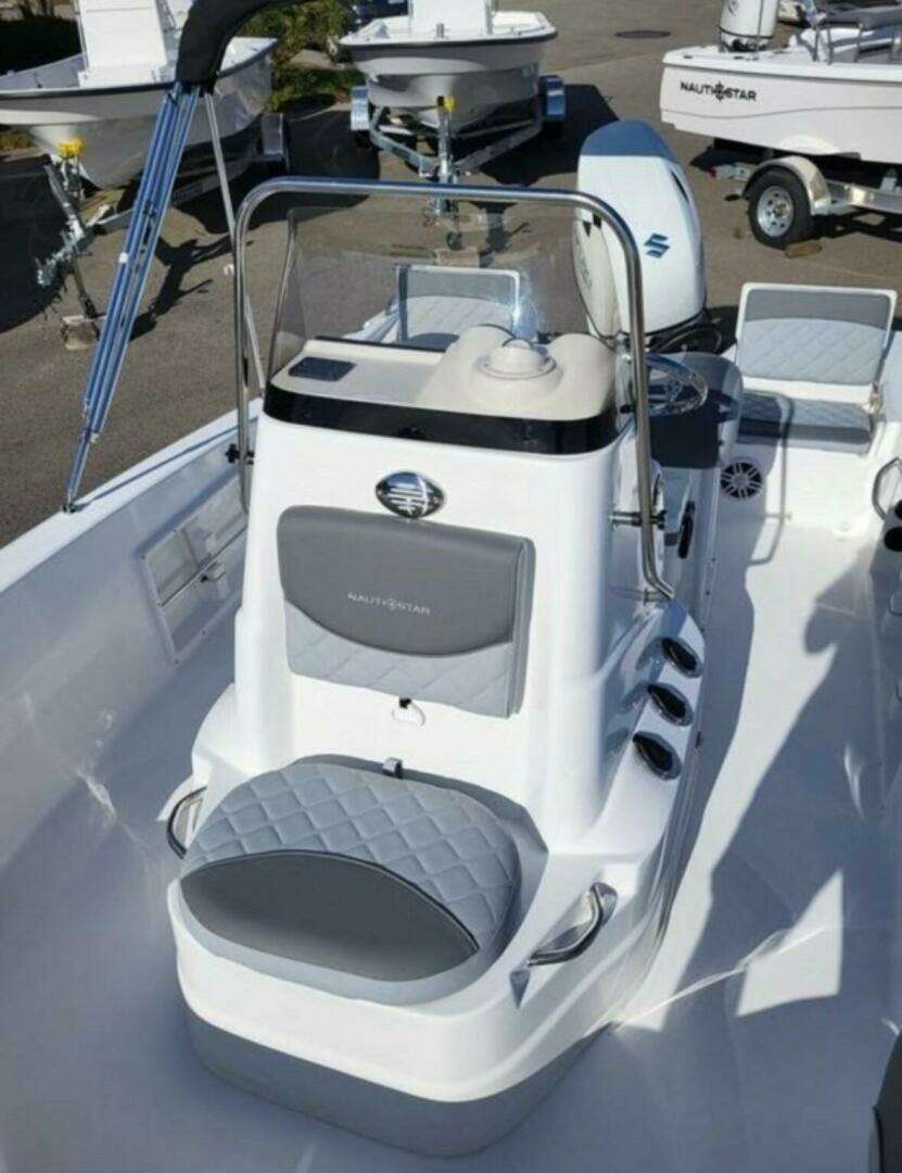 2025 NauticStar 191 Hybrid - Image 9
