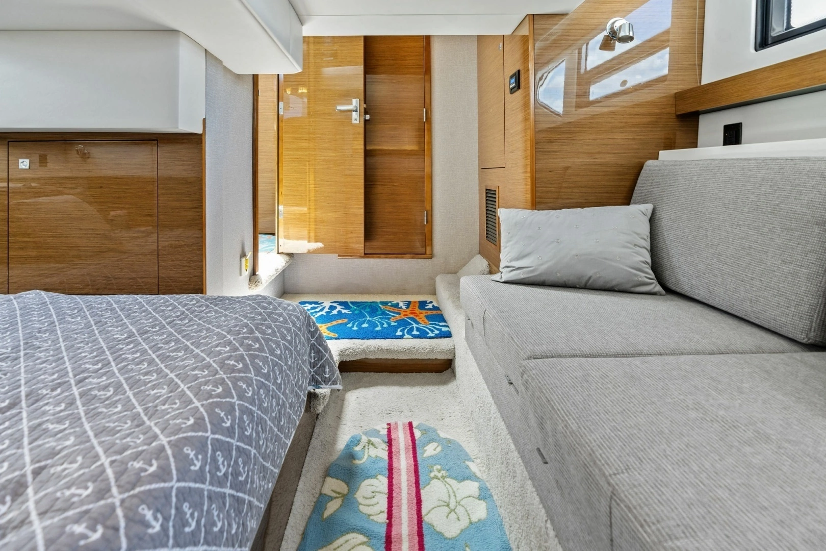 2019 Cruisers Yachts 42 Cantius - Image 30