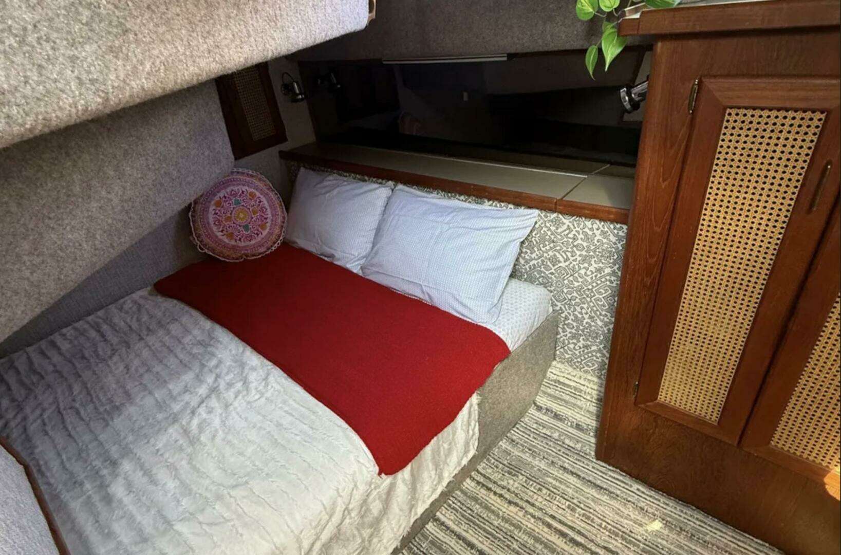 1984 Bayliner 3870 Motoryacht - Image 12